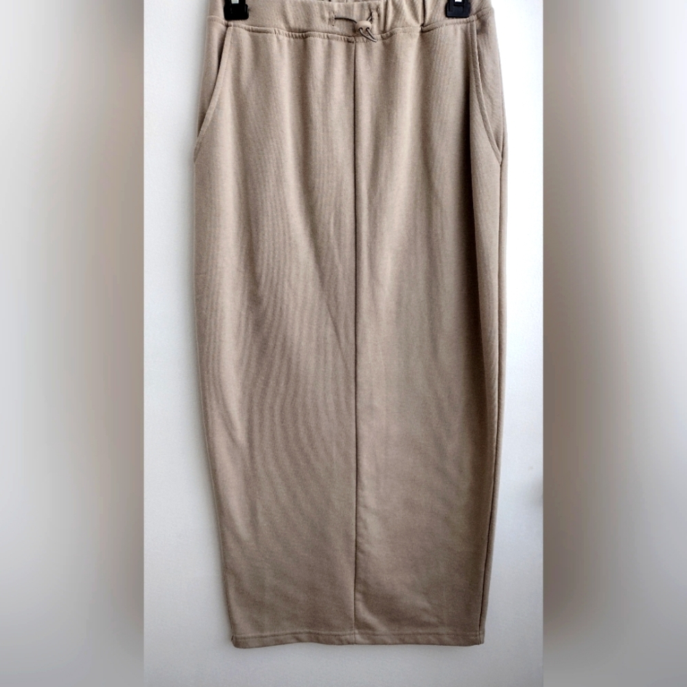 Khaki Skirt w/ Pockets